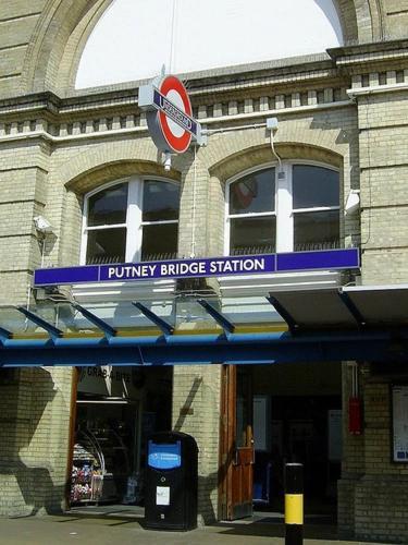Cozy Double Next To Putney Bridge And High Street * Londra