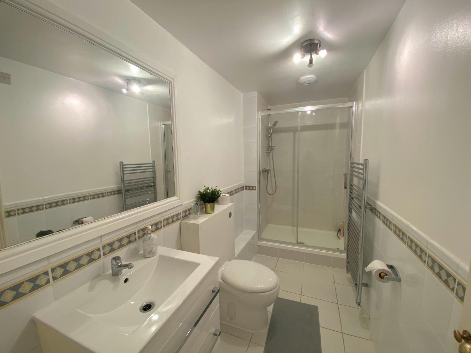 Cozy Double Next To Putney Bridge And High Street * Londra
